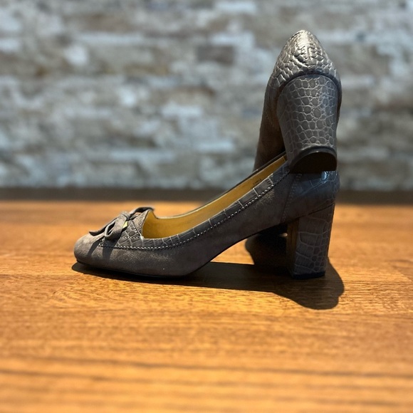 New Without Tags or Box Women’s JOAN DAVID Taupe suede & Alligator Chunky Heels - Picture 3 of 5